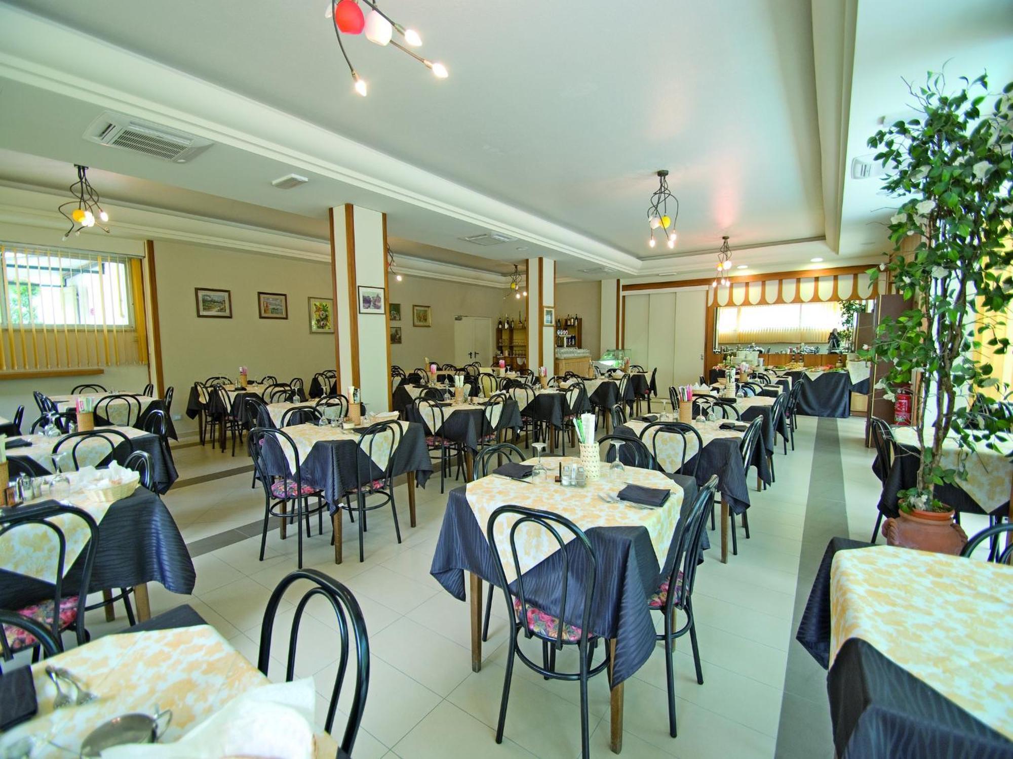 Hotel Solaria Marina Romea Luaran gambar