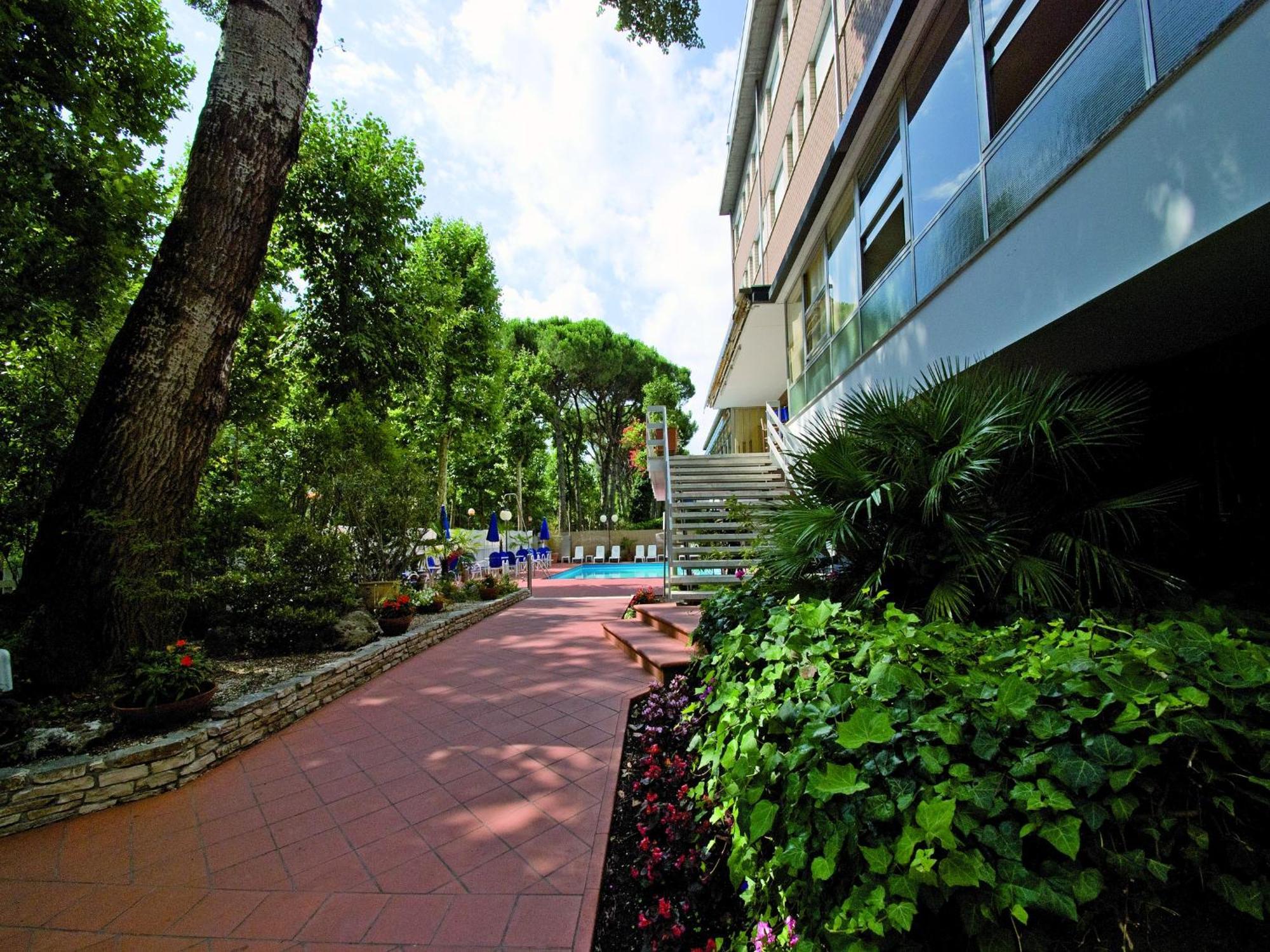 Hotel Solaria Marina Romea Luaran gambar